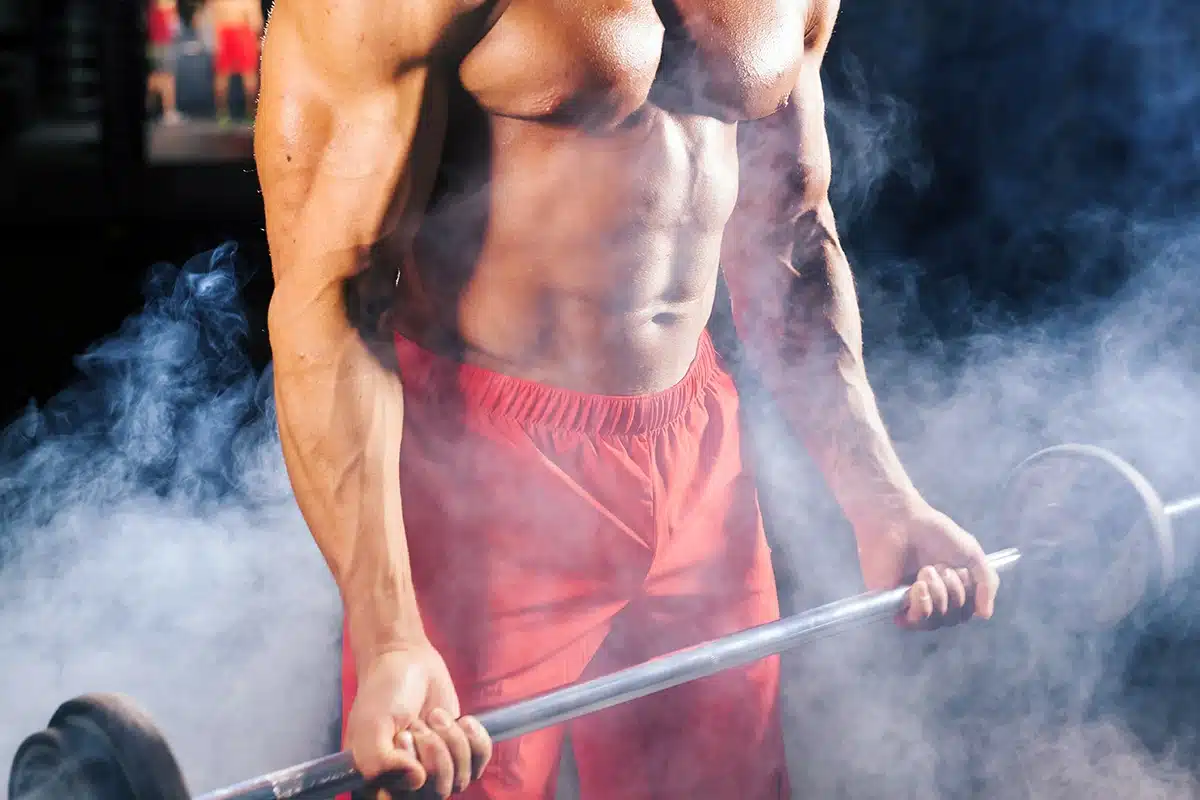 latihan dada di gym