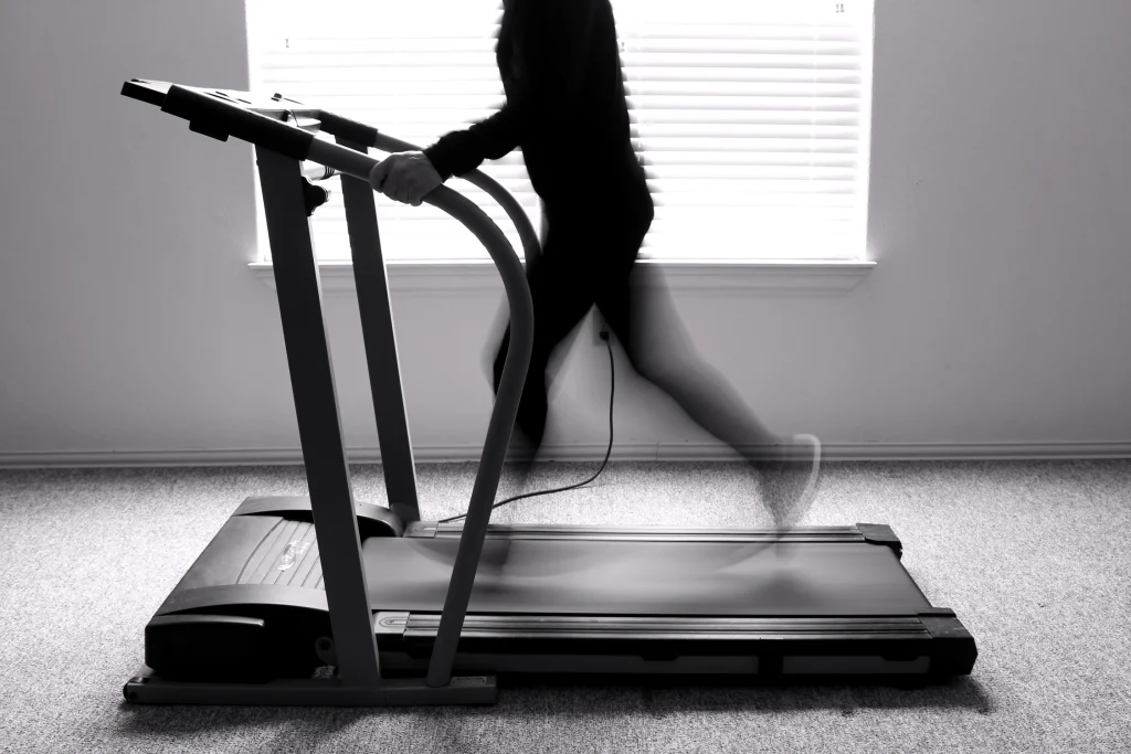 Treadmill - Alat lari di gym